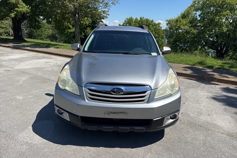 2011 Subaru Outback 2.5i Premium photo 1