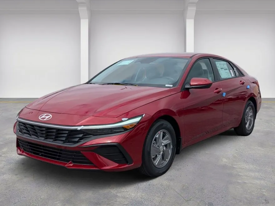 2025 Hyundai Elantra SE photo 1