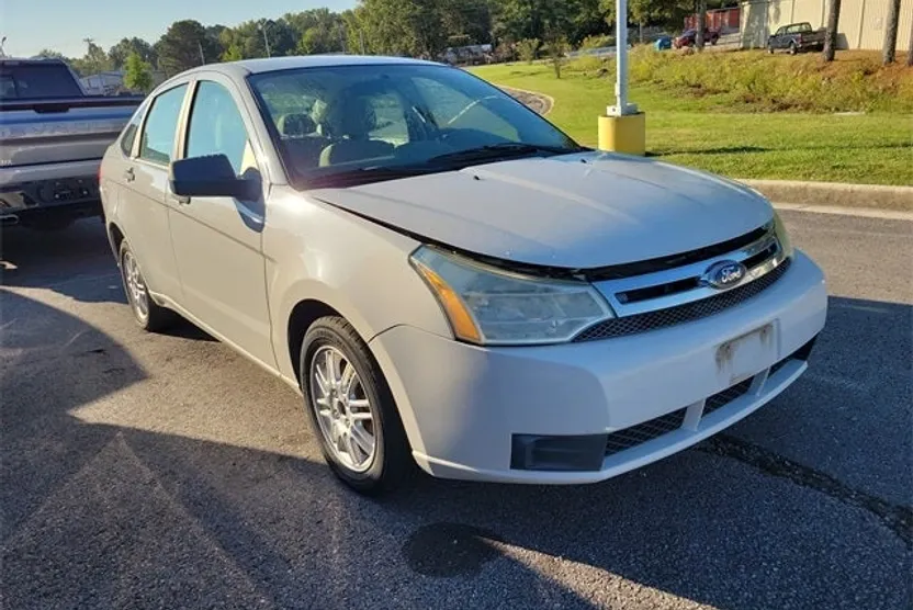 2010 Ford Focus SE photo 1