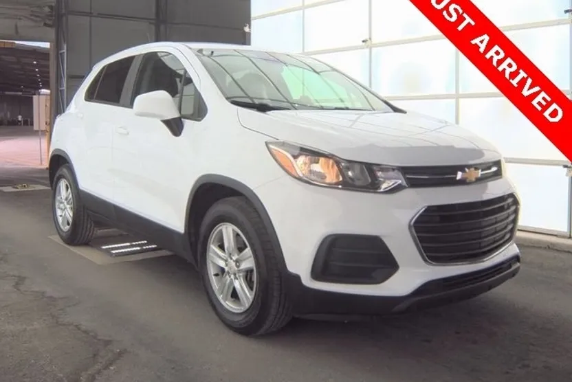 2020 Chevrolet Trax LS photo 1
