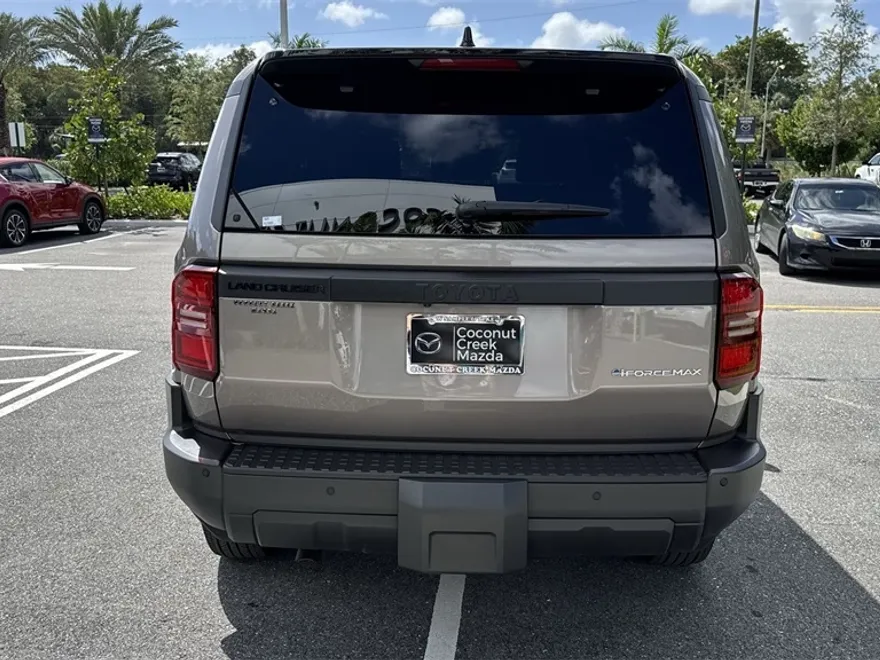 2025 Toyota Land Cruiser photo 1