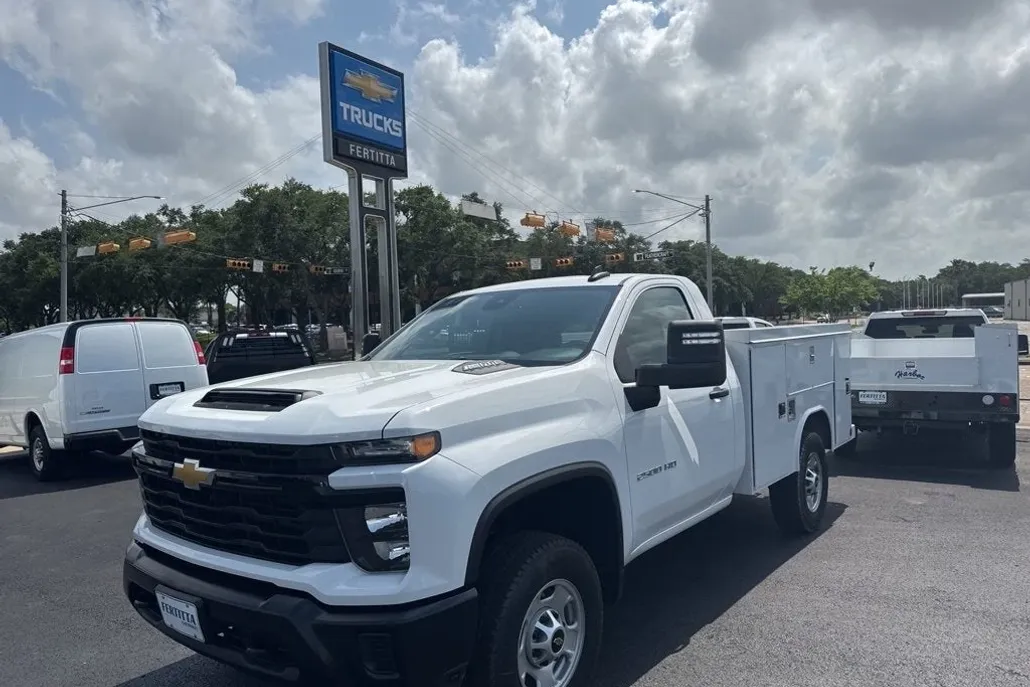 2024 Chevrolet Silverado 2500HD photo 1