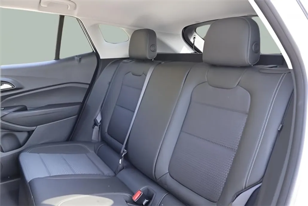 2024 Chevrolet Trax LT photo 1