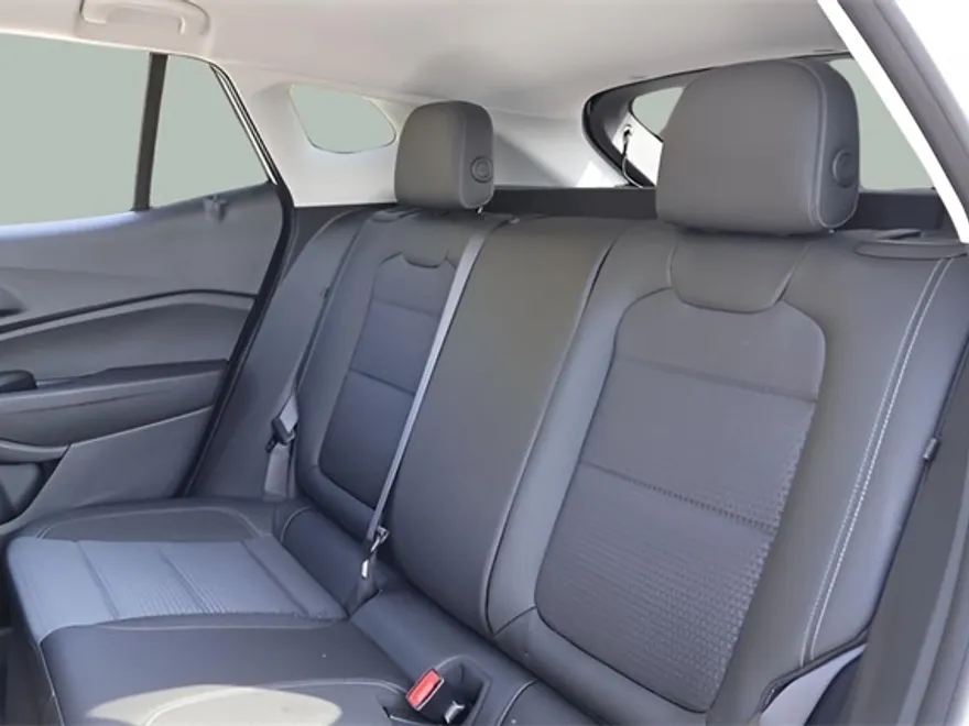 2024 Chevrolet Trax LT photo 1