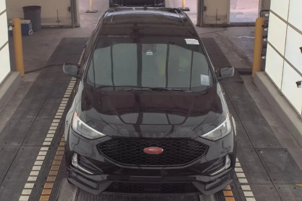 2023 Ford Edge ST photo 1