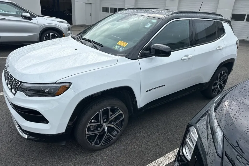 2024 Jeep Compass Limited photo 1
