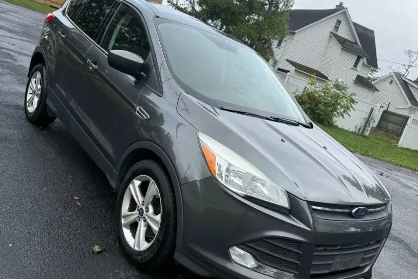 2015 Ford Escape SE Sport photo 1