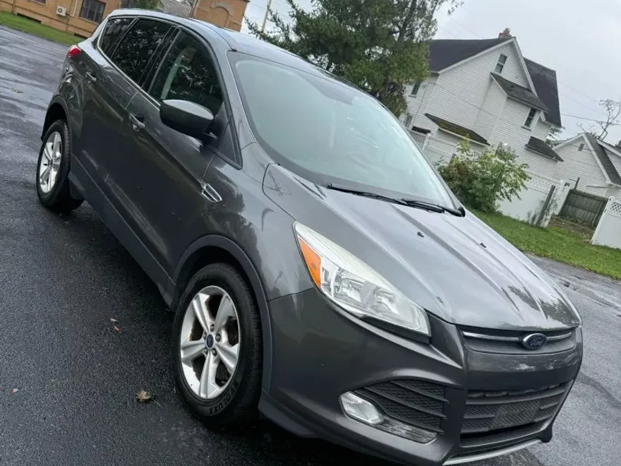 2015 Ford Escape SE Sport photo 1