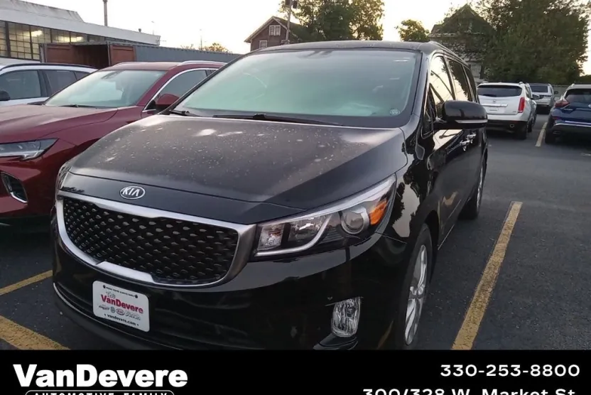 2017 Kia Sedona EX photo 1