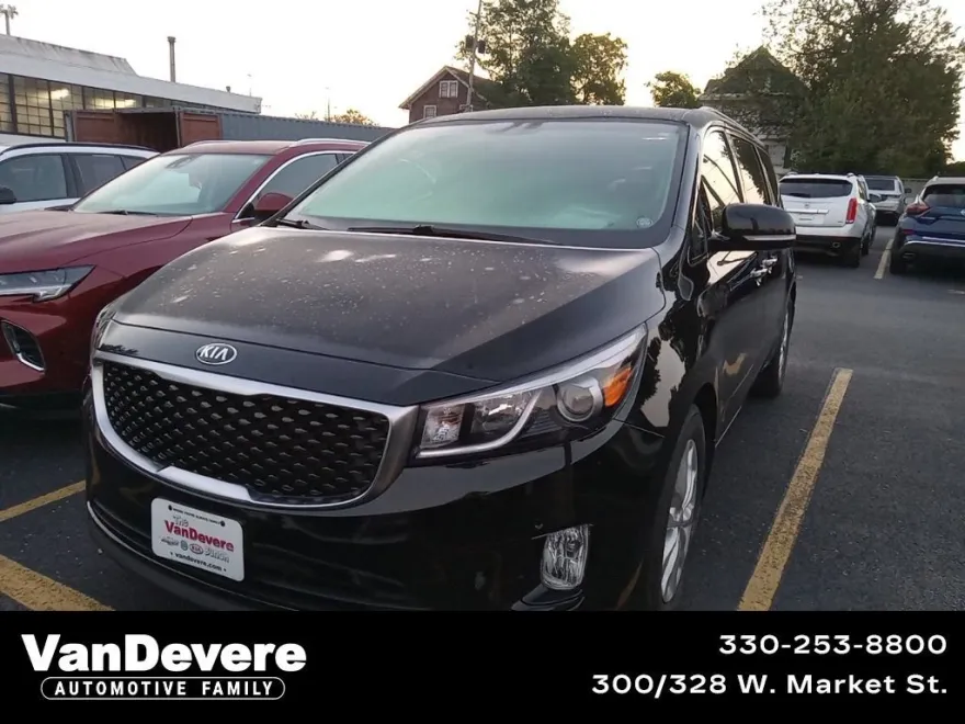 2017 Kia Sedona EX photo 1