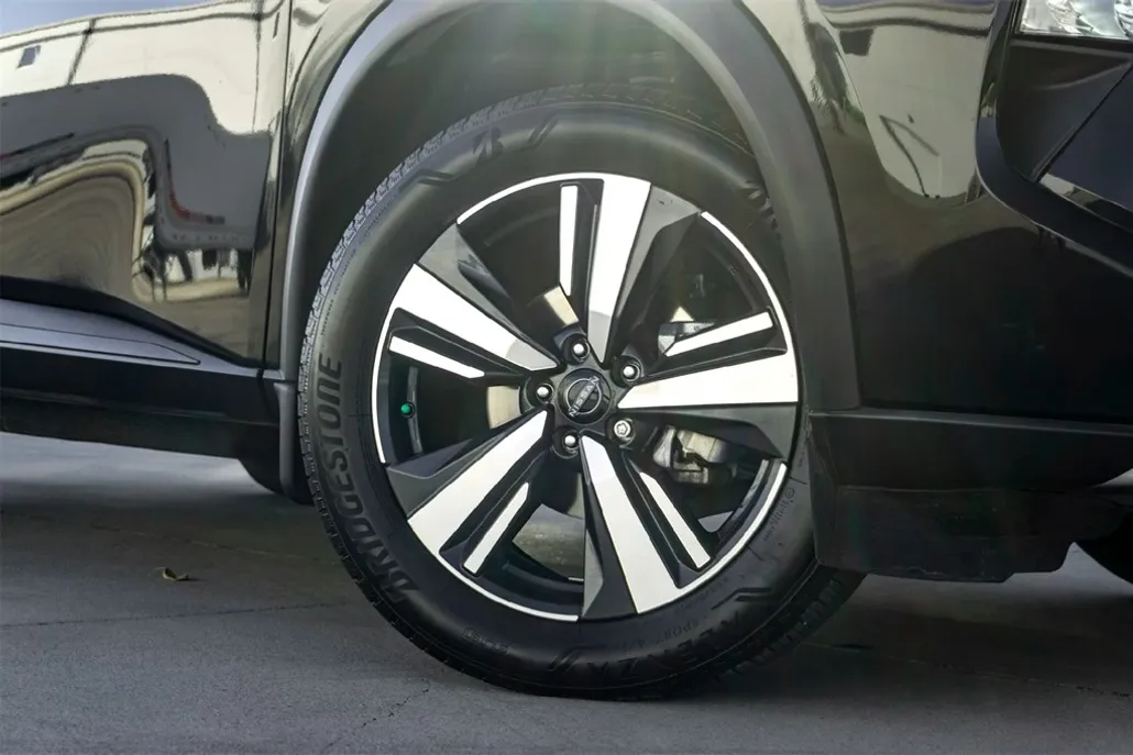 2024 Nissan Rogue SL photo 1