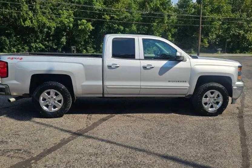 2015 Chevrolet Silverado LT photo 1