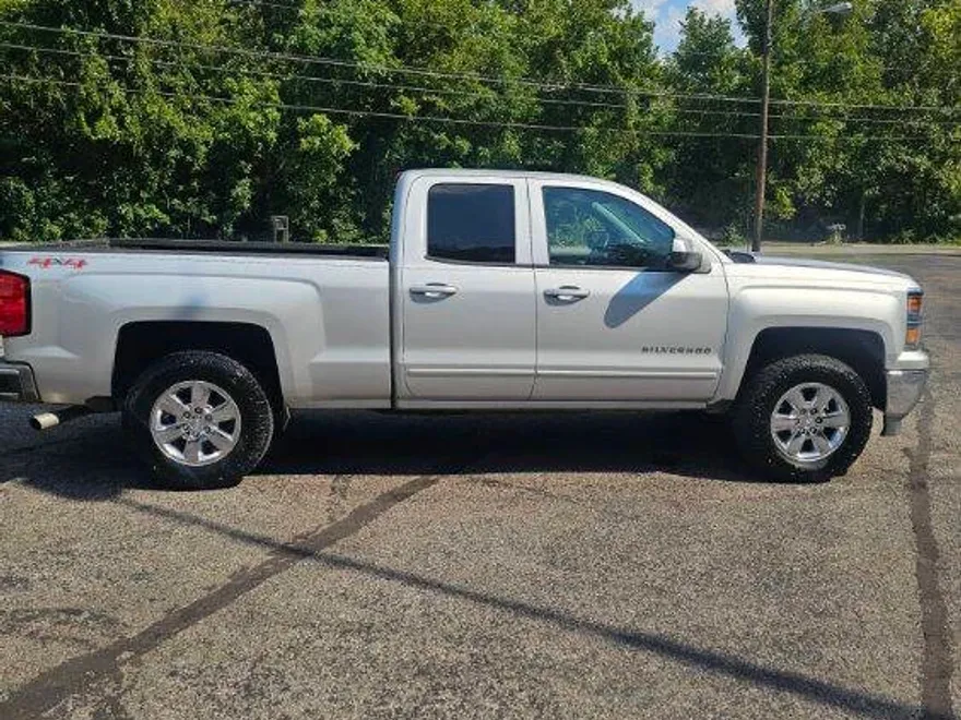 2015 Chevrolet Silverado LT photo 1