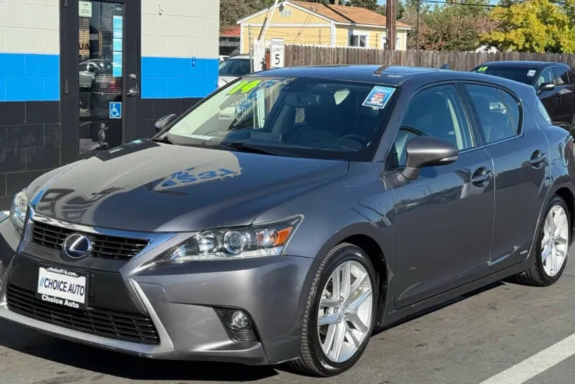 2014 Lexus CT 200h photo 1