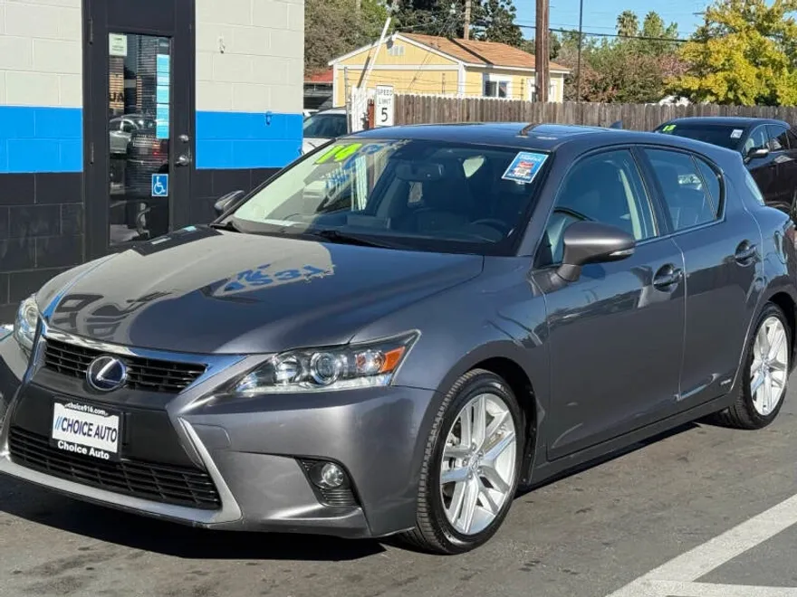 2014 Lexus CT 200h photo 1