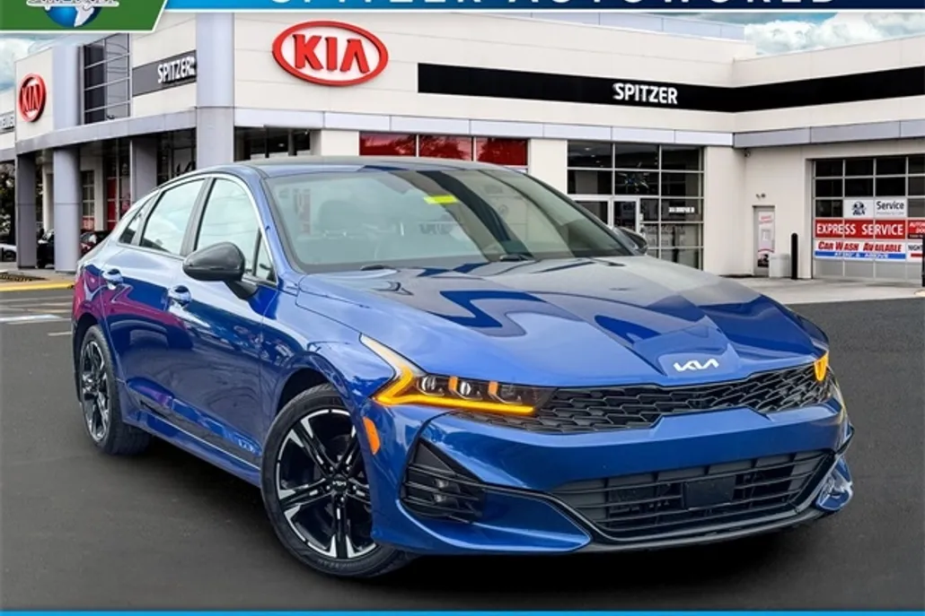 2023 Kia K5 GT-Line photo 1