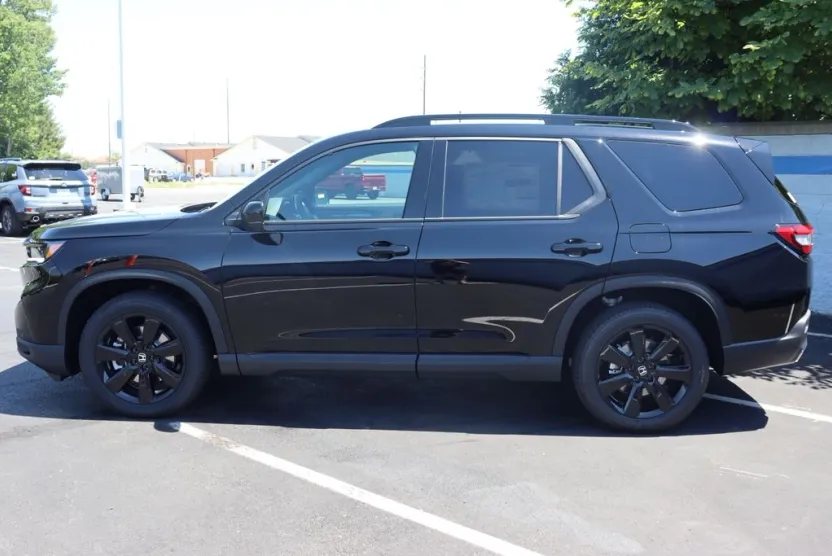 2025 Honda Pilot Black Edition photo 1