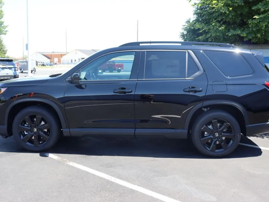 2025 Honda Pilot Black Edition photo 1