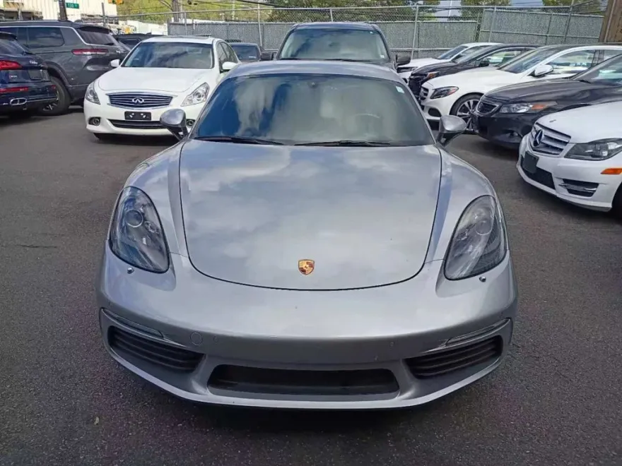 2018 Porsche Cayman photo 1