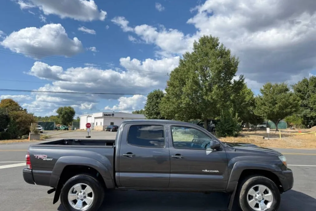 2010 Toyota Tacoma V6 photo 1