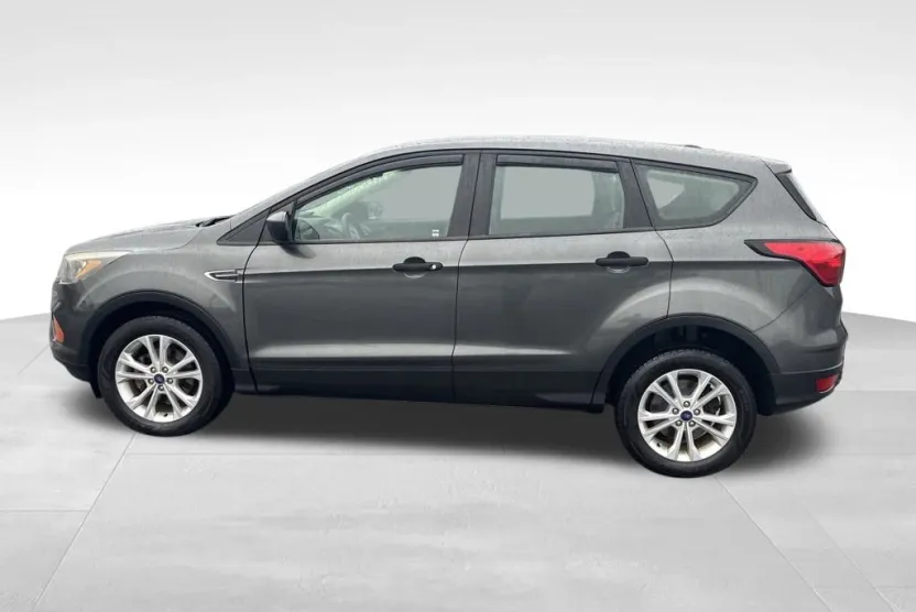 2019 Ford Escape S photo 1
