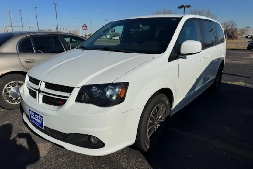 2019 Dodge Grand Caravan GT photo 1