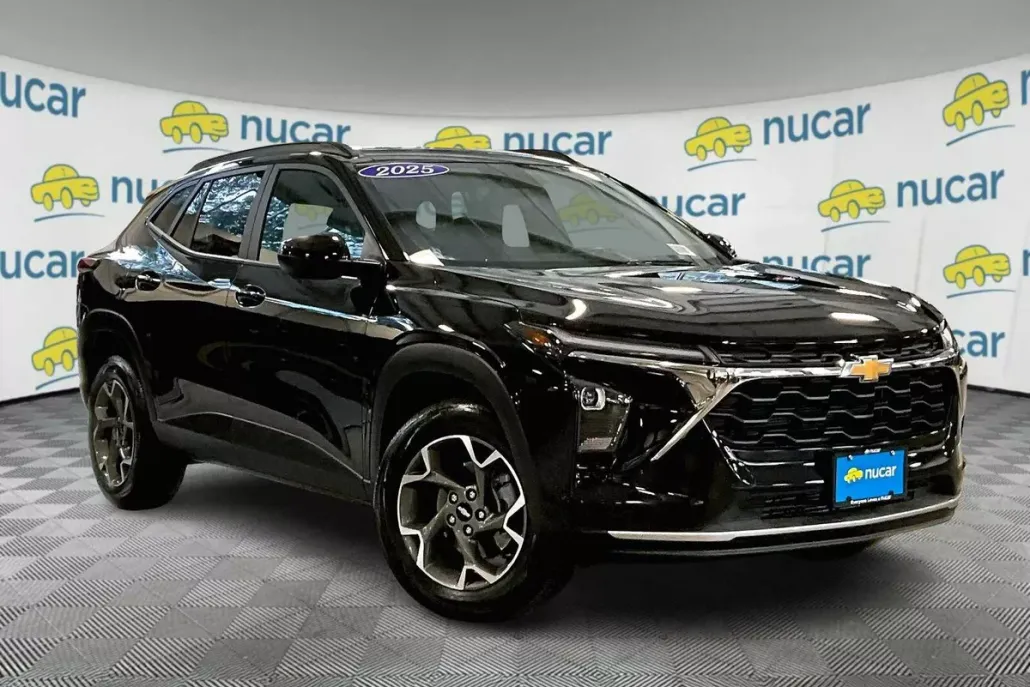 2025 Chevrolet Trax LT photo 1