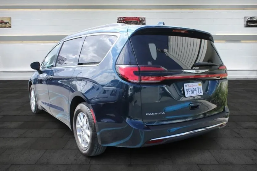 2022 Chrysler Pacifica Touring L photo 1