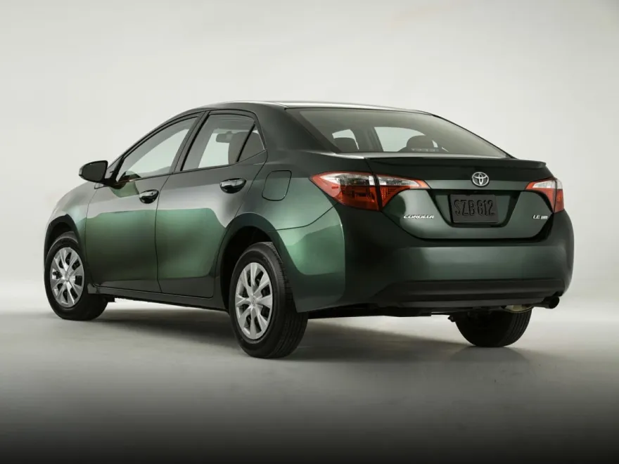 2014 Toyota Corolla LE photo 1
