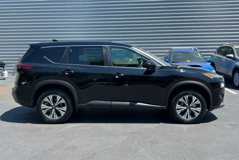 2023 Nissan Rogue SV photo 1