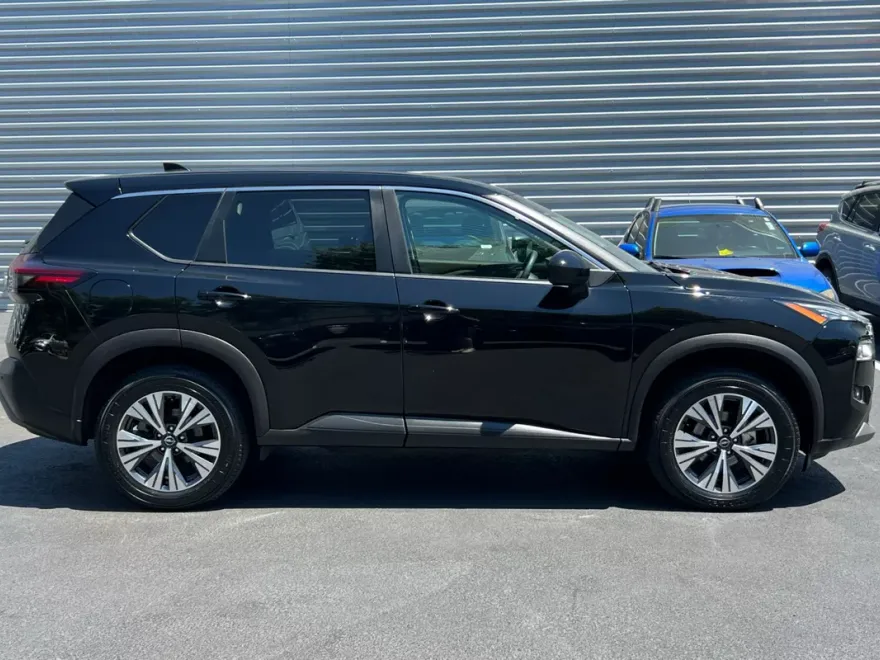 2023 Nissan Rogue SV photo 1