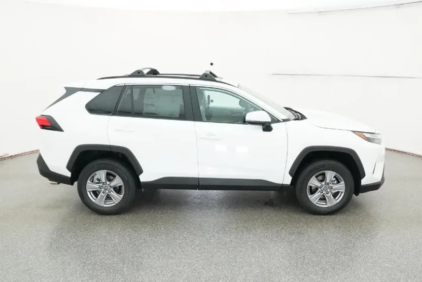 2025 Toyota RAV4 XLE photo 1