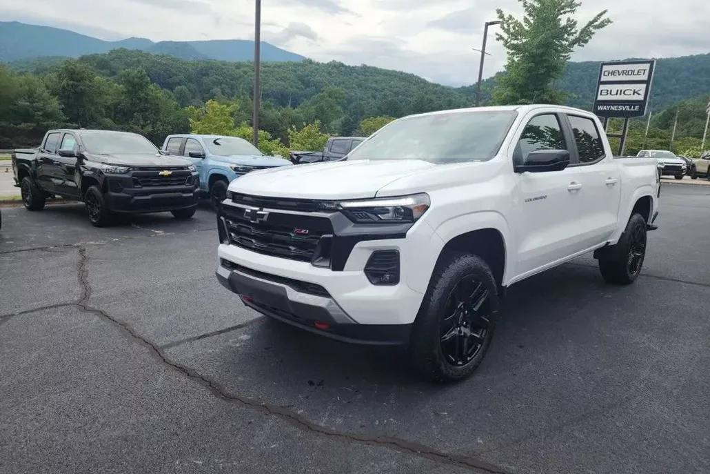 2025 Chevrolet Colorado Z71 photo 1