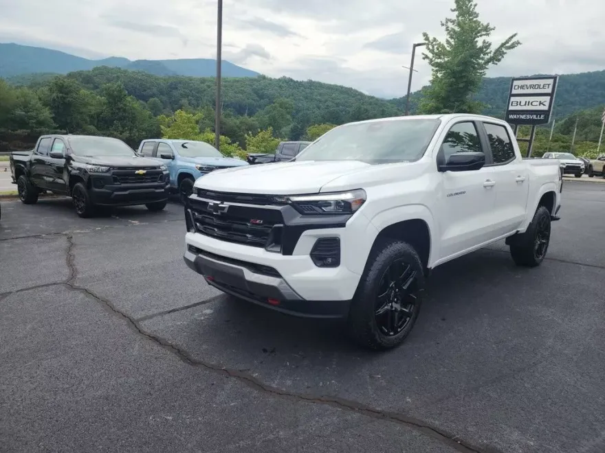 2025 Chevrolet Colorado Z71 photo 1