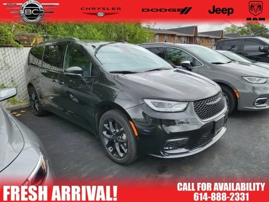 2022 Chrysler Pacifica Limited photo 1