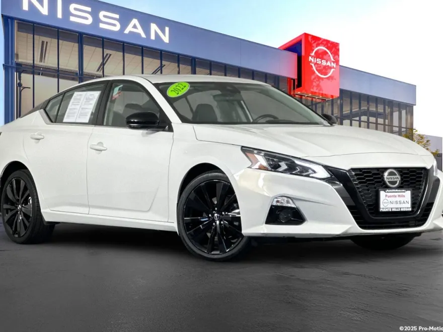 2022 Nissan Altima 2.5 SR photo 1