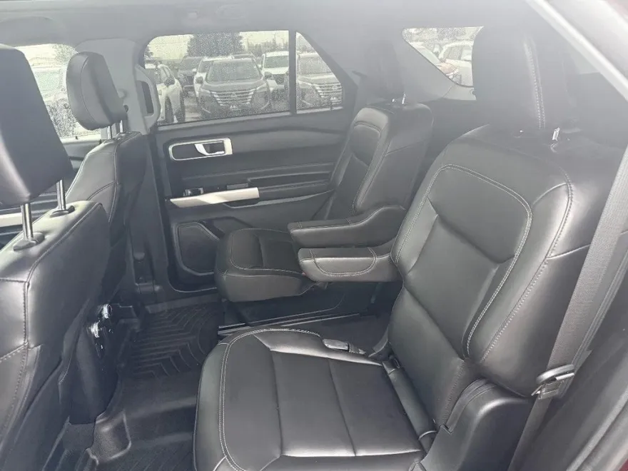2022 Ford Explorer XLT photo 1