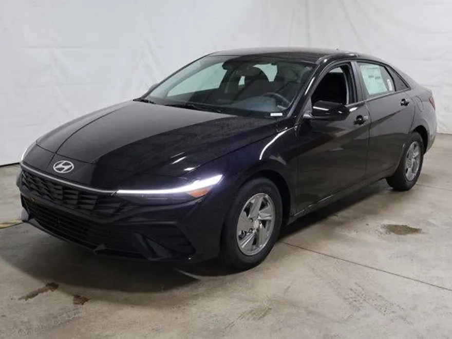 2025 Hyundai Elantra SE photo 1