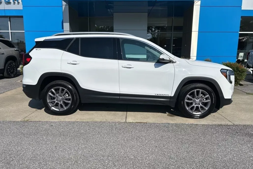 2024 Gmc Terrain SLT photo 1