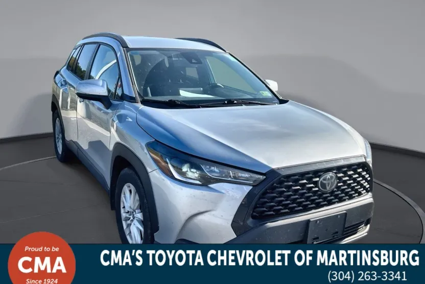 2022 Toyota Corolla Cross LE photo 1