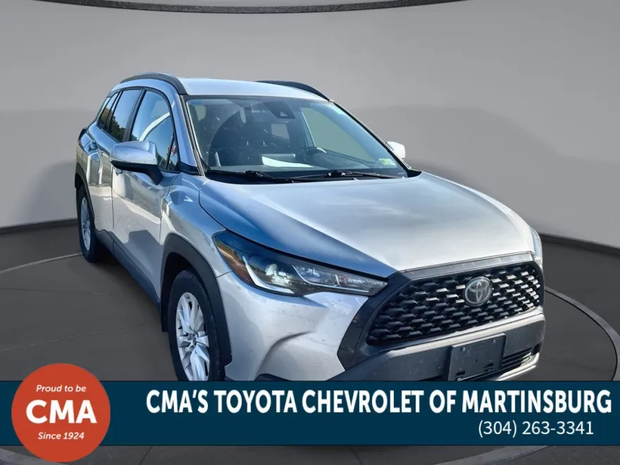 2022 Toyota Corolla Cross LE photo 1
