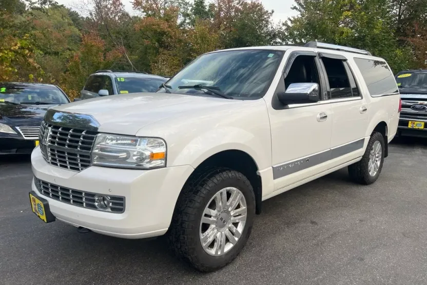 2012 Lincoln Navigator L photo 1