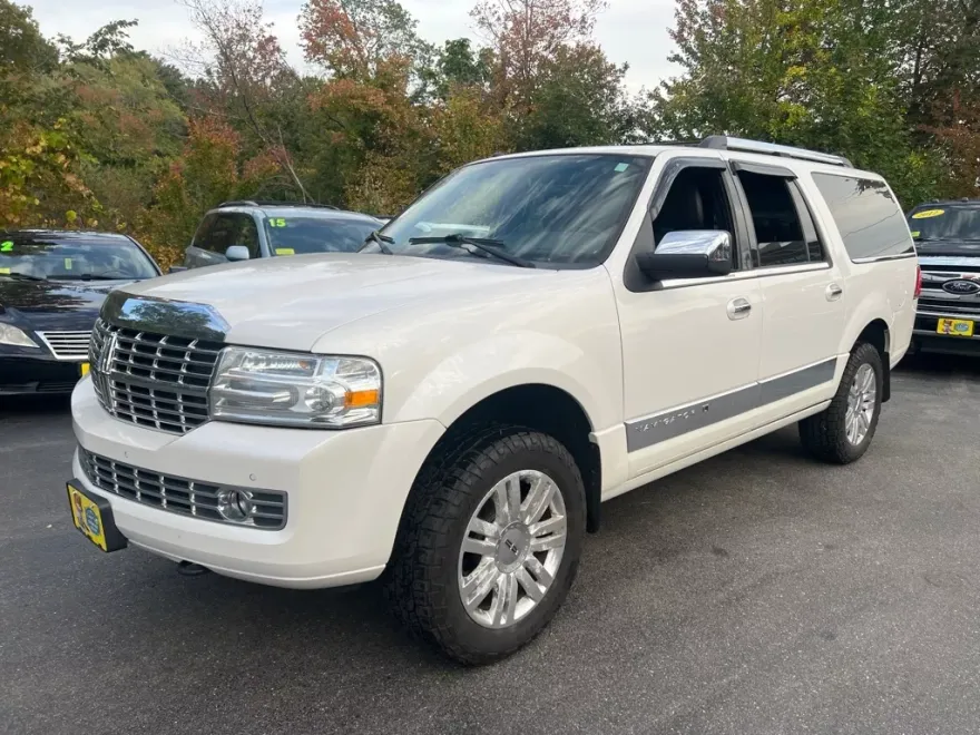 2012 Lincoln Navigator L photo 1