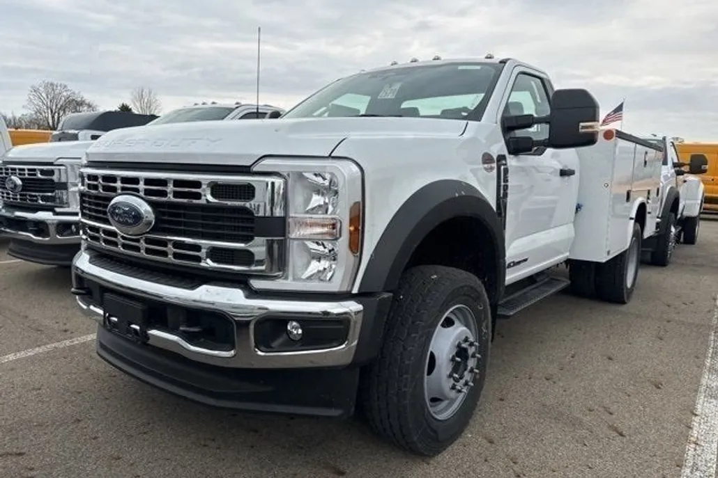 2024 Ford F-600 photo 1