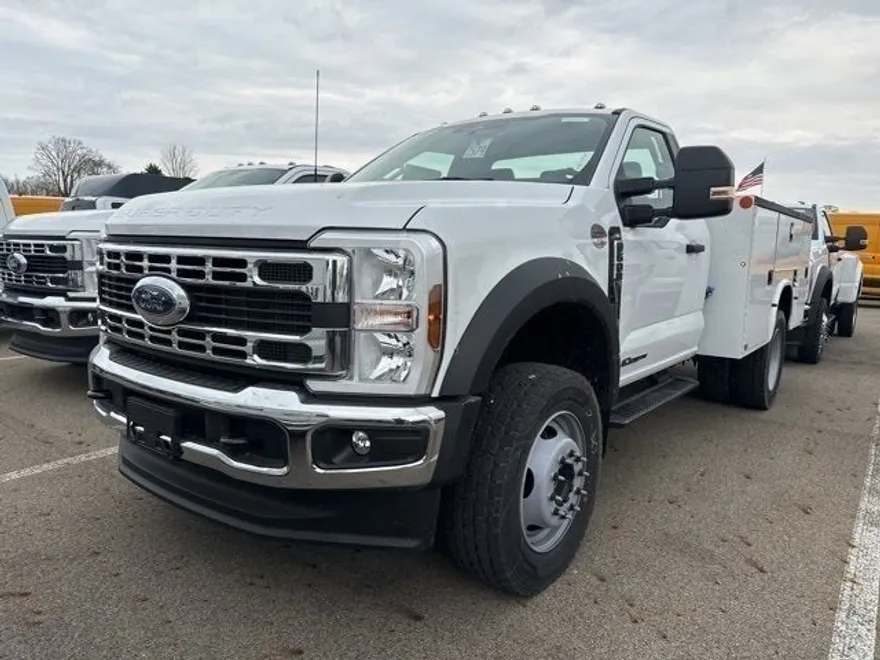 2024 Ford F-600 photo 1