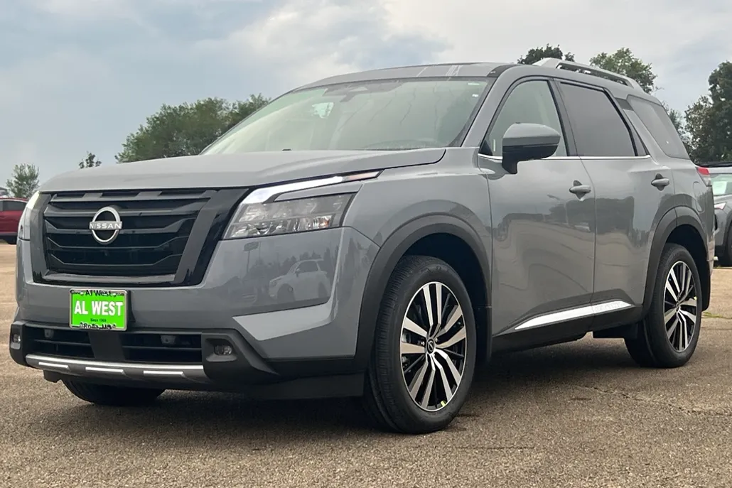 2025 Nissan Pathfinder Platinum photo 1
