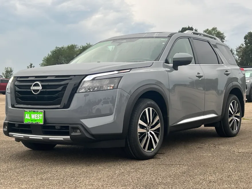 2025 Nissan Pathfinder Platinum photo 1