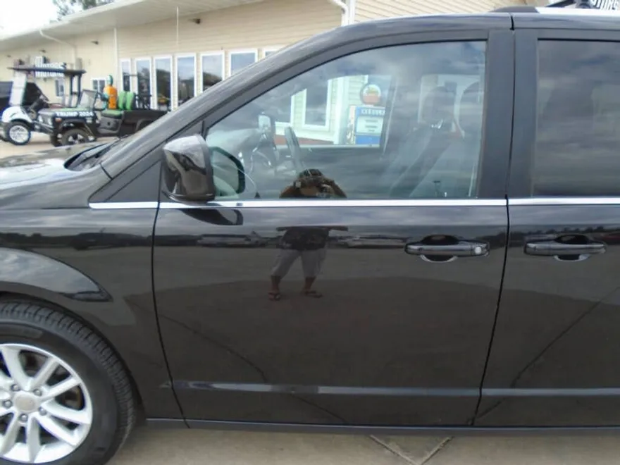 2019 Dodge Grand Caravan SXT photo 1