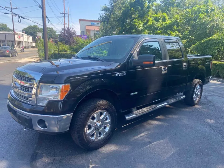 2013 Ford F-150 XLT photo 1