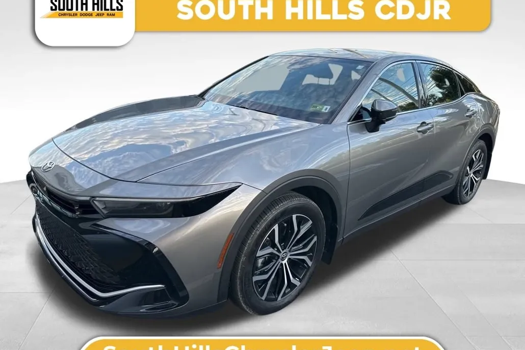 2023 Toyota Crown XLE photo 1